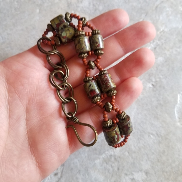 New gorgeous intricate handmade beaded bracelet - Picture 3 of 4